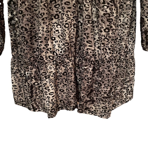 Dress Barn Women’s Animal Print size 1X Blouse Top Shirt Embellished Neckline - Picture 9 of 11